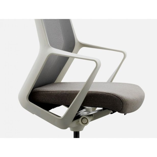 Supporting image for Y610802 - High Mesh Back Chair with Arms & Headrest - image #2